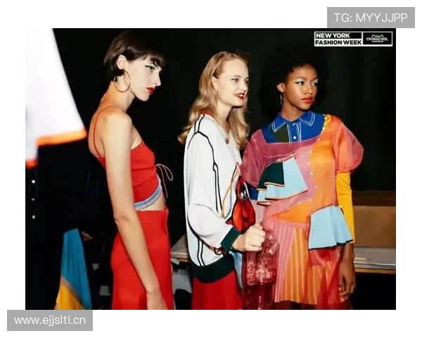 杨舒予穿得比开演唱会还奢华，网友：这是来打篮球的还是时装周的模特？