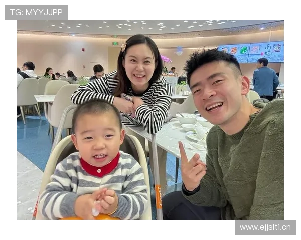 郑思维训练完直接拎着爱马仕去接娃？